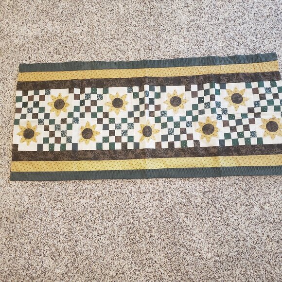 Hand Quilted Cream, Green, Brown and Gold Sunflower Valance - Picture 1 of 6